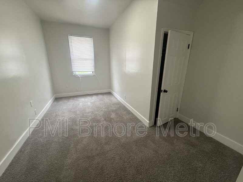 3201 Ailsa Ave - Photo 4 of 8