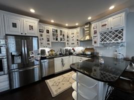 featured image of 682 E 8th St #1