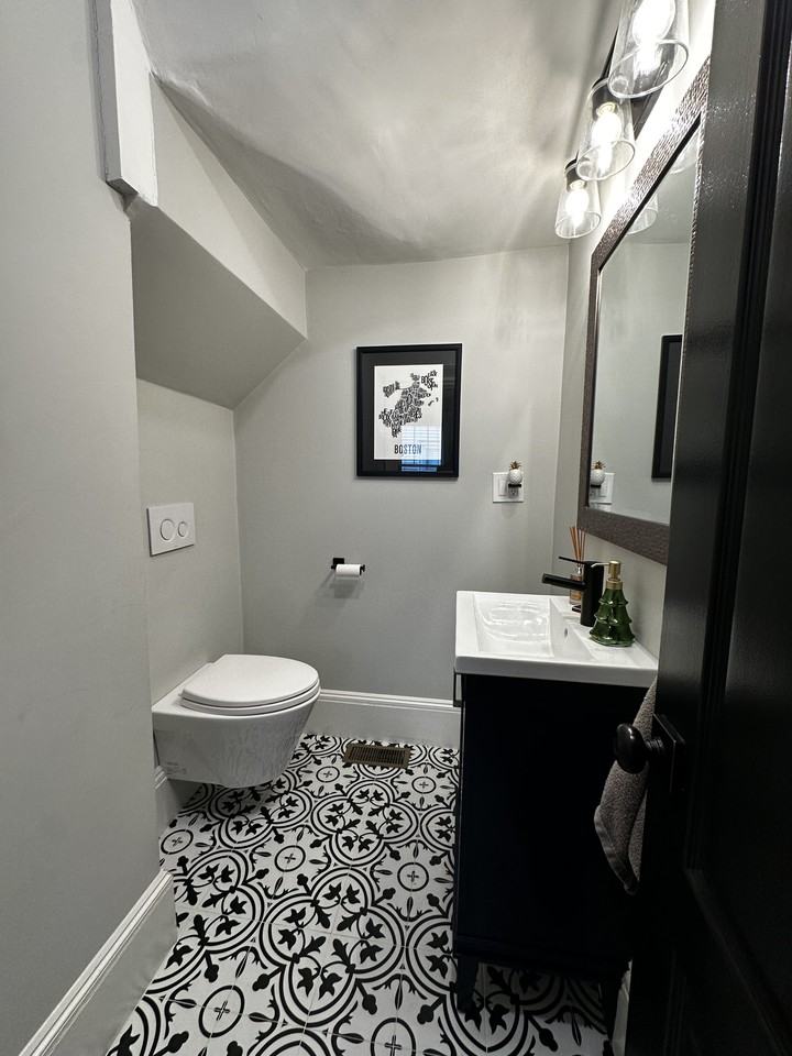 682 E 8th St #1 - Photo 5 of 23