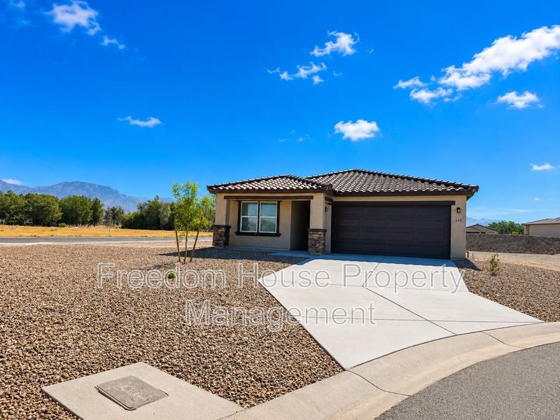 660 E Huyana Wind Dr - Photo 3 of 50
