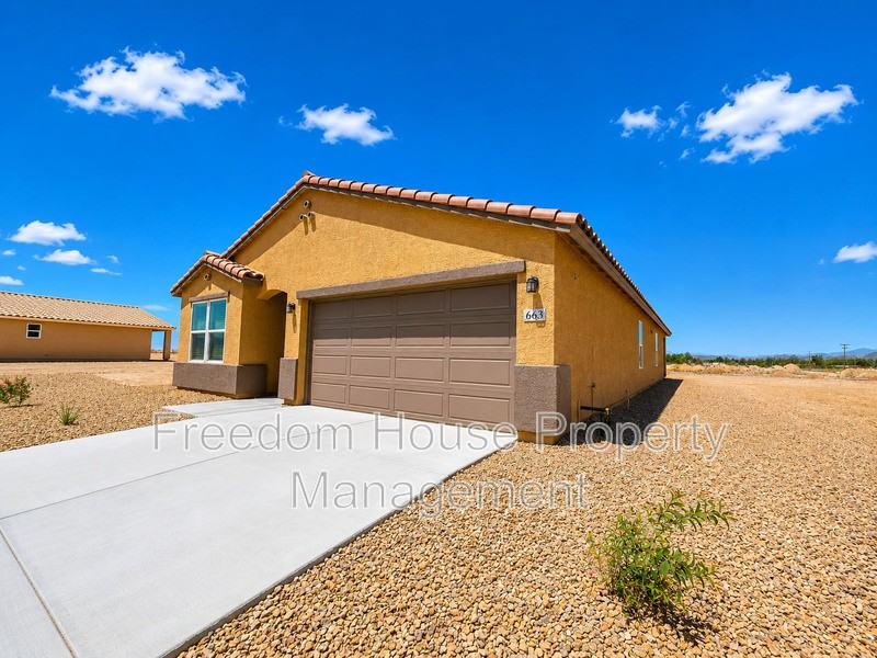 663 E Huyana Wind Dr - Photo 4 of 50