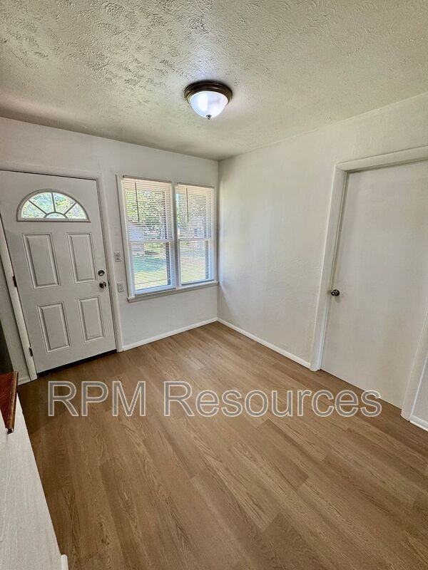 6716 Nw 29th St - Photo 7 of 19