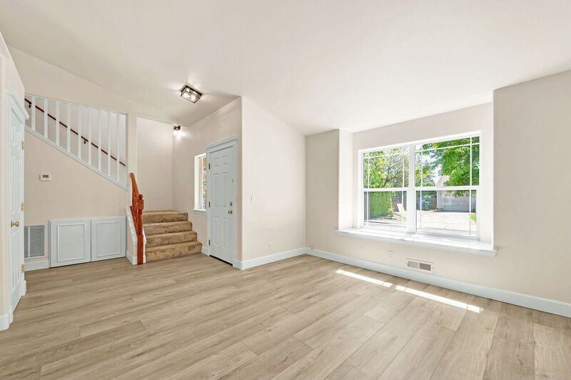 585 Dublin Ave - Photo 5 of 32