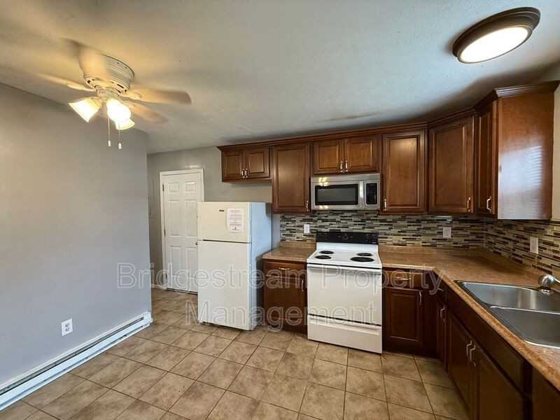 2821 Haig Ave - Photo 2 of 8