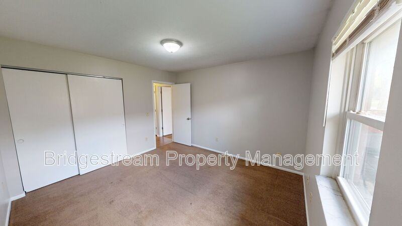 7617 Essington Cir - Photo 4 of 8