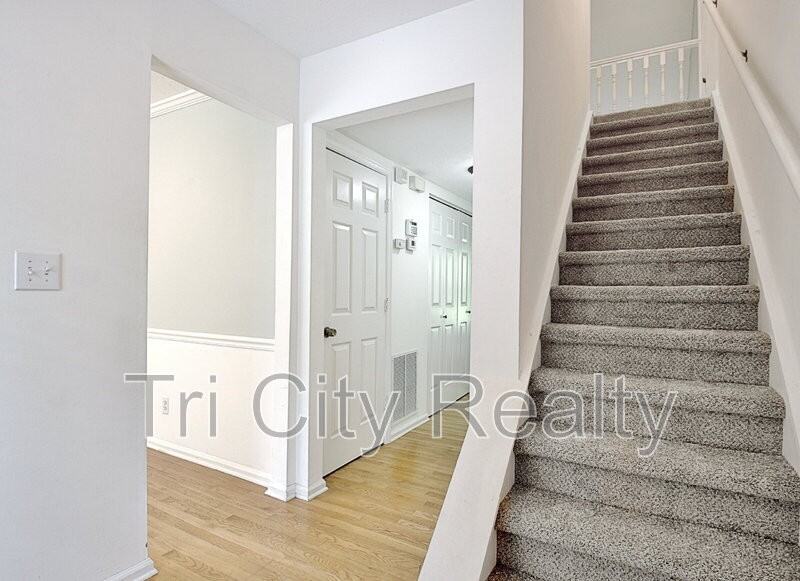 210 Flat Creek Ct - Photo 7 of 50