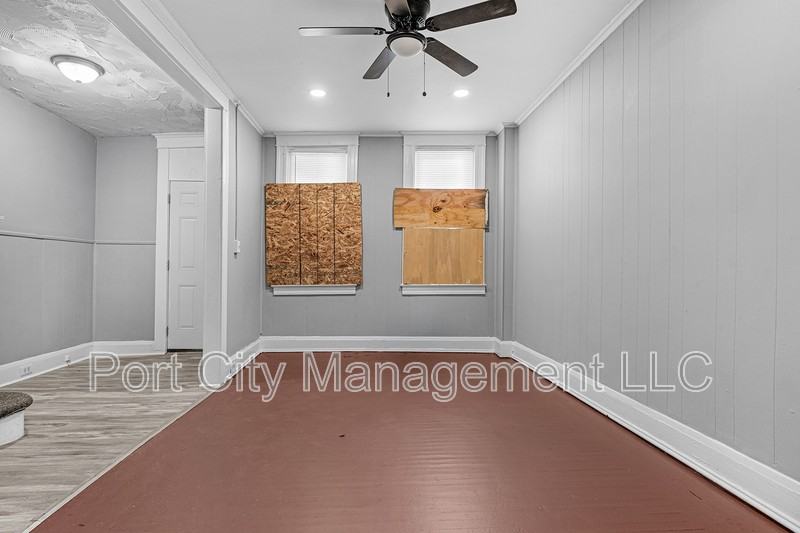 2813 Presbury St - Photo 4 of 27