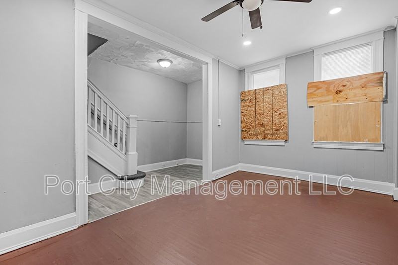 2813 Presbury St - Photo 5 of 27