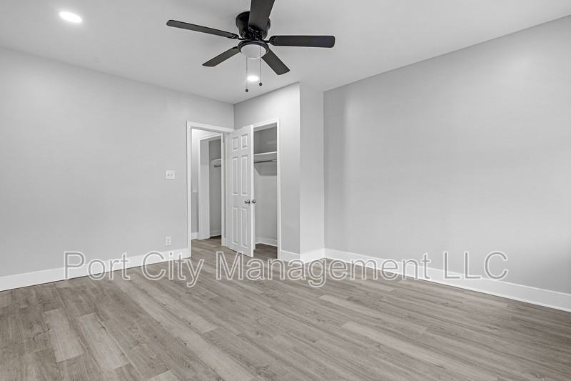 1806 Aiken St - Photo 3 of 21