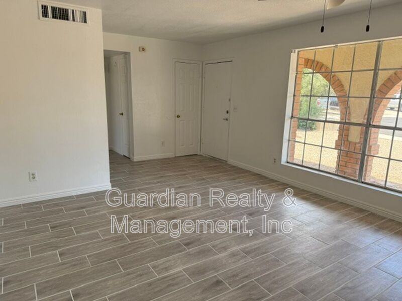 20826 N 16th Dr - Photo 5 of 13