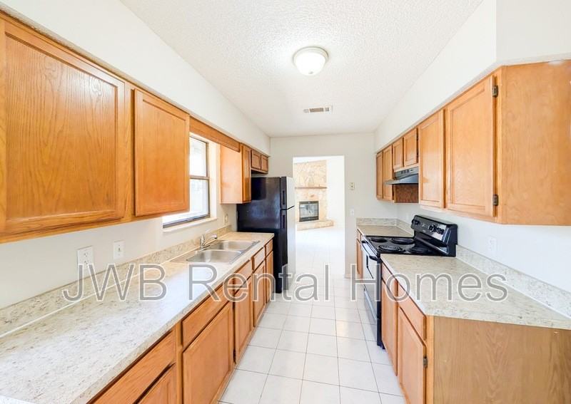 6073 Cranberry Ln E - Photo 2 of 17