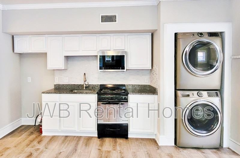 1908 Silver St - Photo 2 of 10