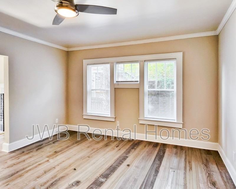 1908 Silver St - Photo 4 of 10