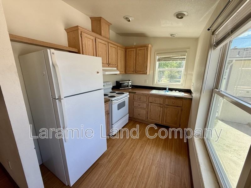 382 N Buchanan St - Photo 2 of 11