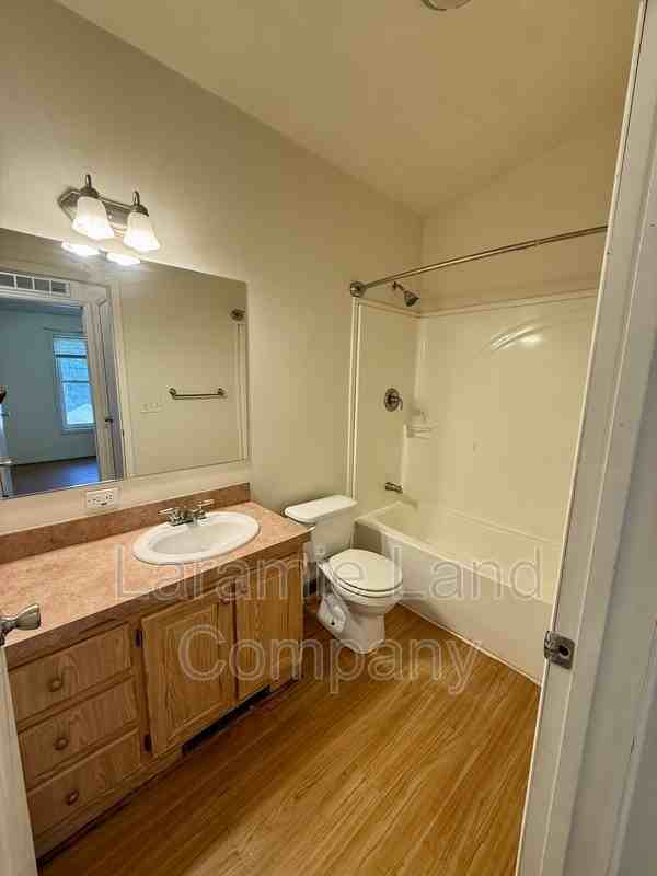 382 N Buchanan St - Photo 5 of 11