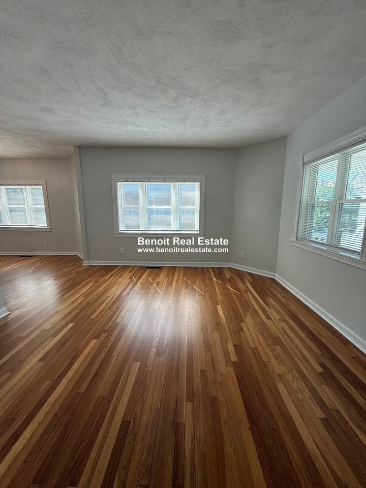Magoun Ave - Photo 6 of 27
