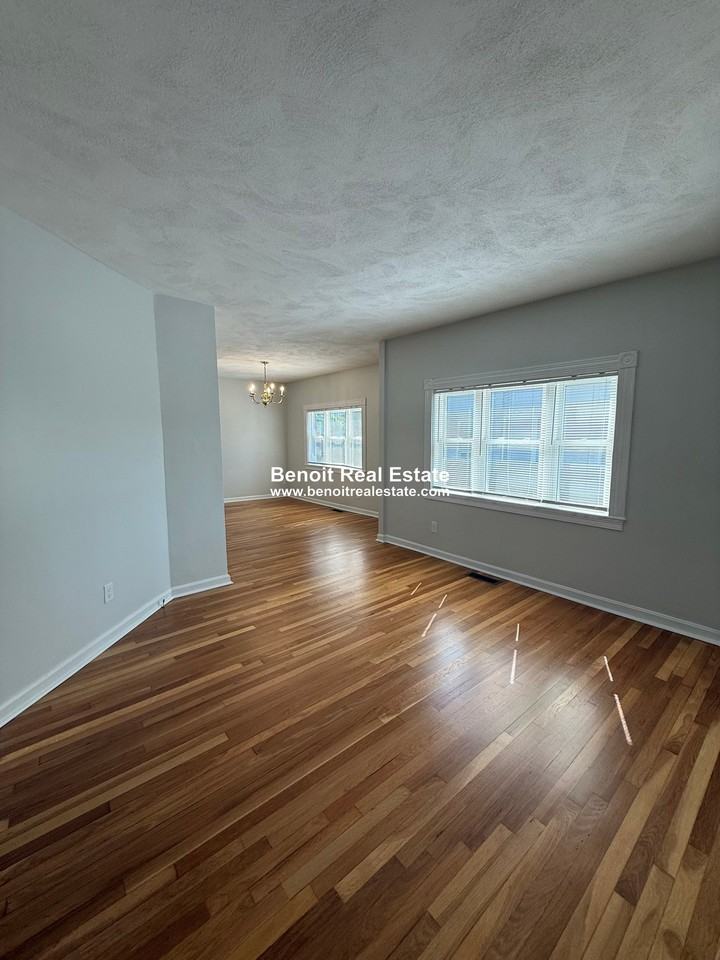 Magoun Ave - Photo 7 of 27