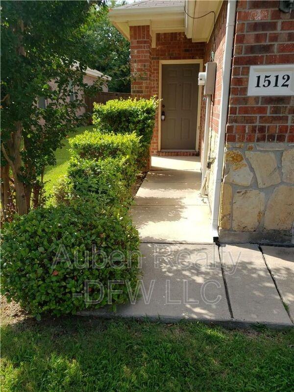 1512 Piedmont Dr - Photo 3 of 16