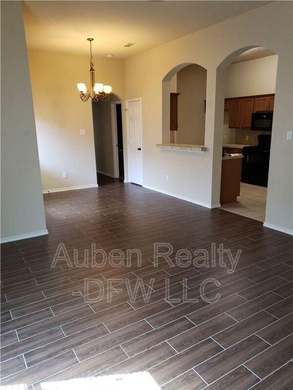 1512 Piedmont Dr - Photo 4 of 16