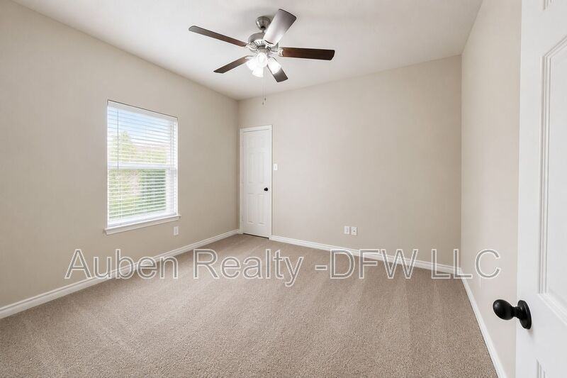 1512 Piedmont Dr - Photo 6 of 16