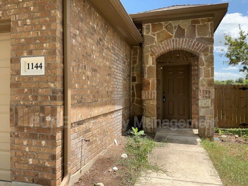 1144 Brendon Lee Ln - Photo 2 of 35