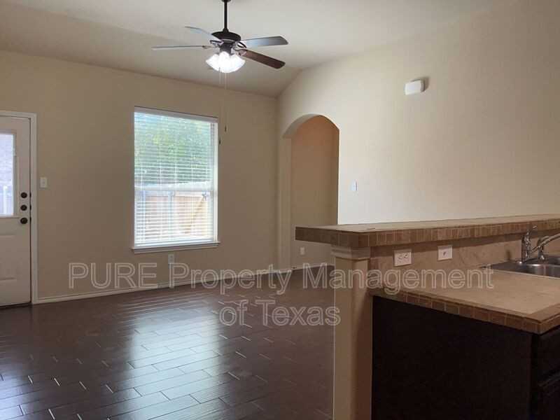 1144 Brendon Lee Ln - Photo 4 of 35