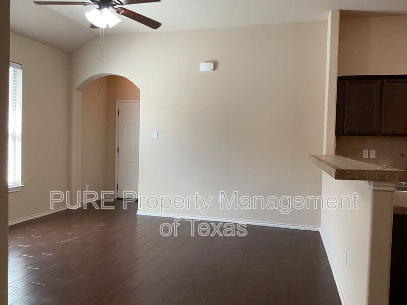1144 Brendon Lee Ln - Photo 5 of 35