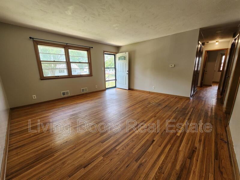 3910 Nst - Photo 2 of 22
