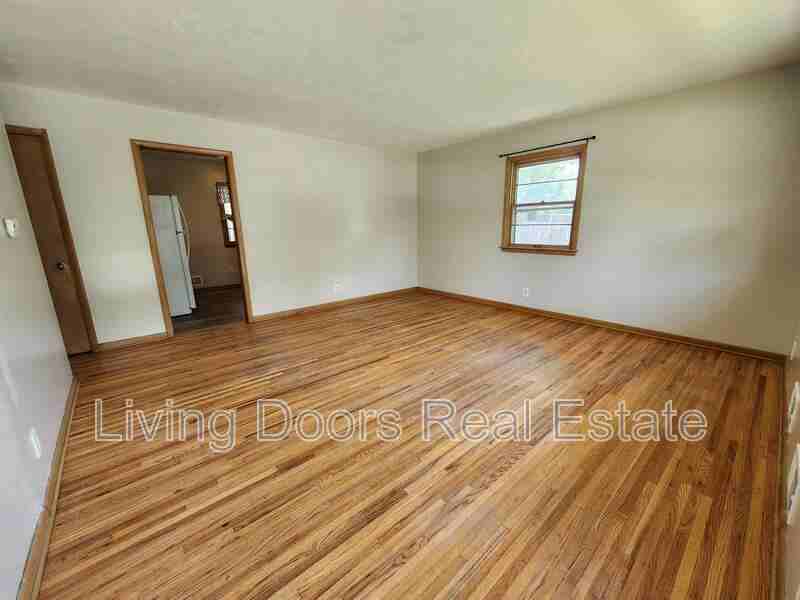 3910 Nst - Photo 4 of 22