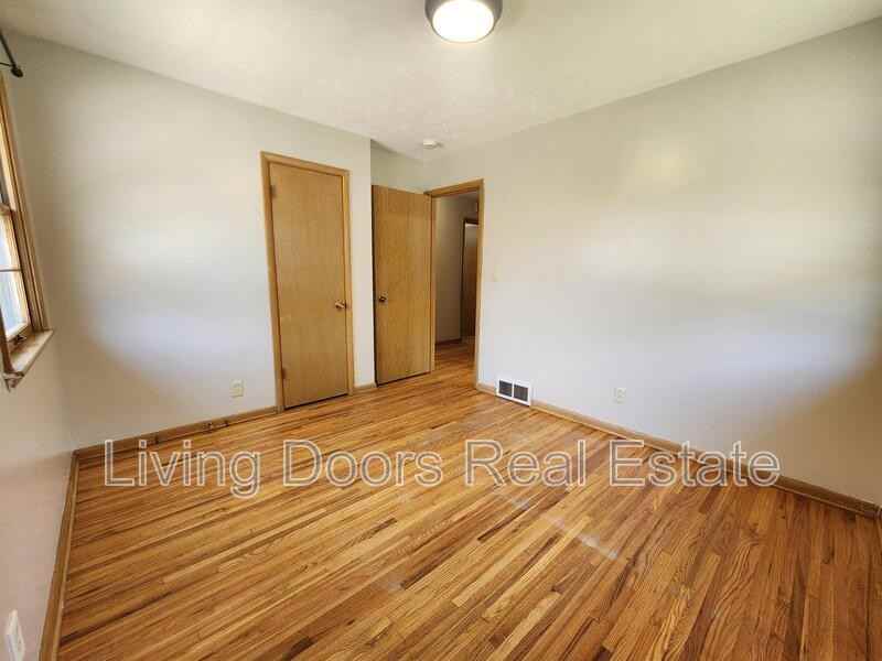 3910 Nst - Photo 5 of 22