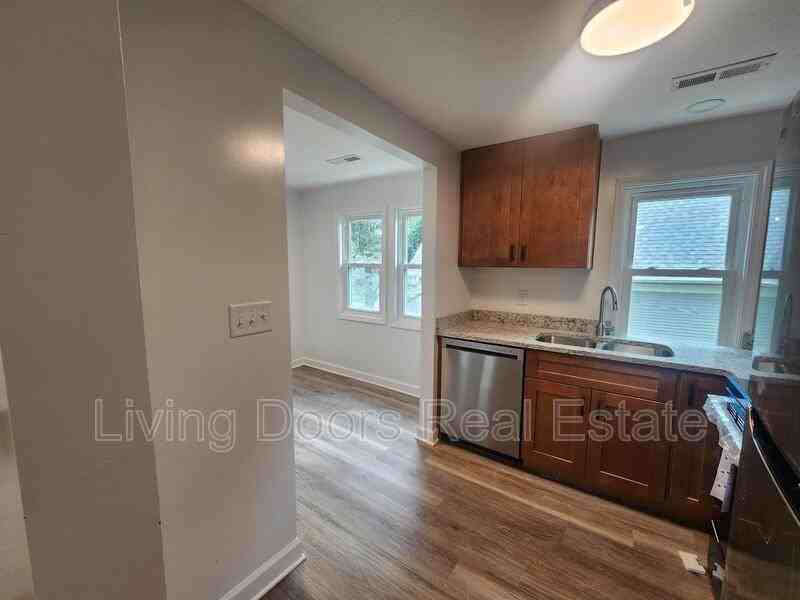 711 Nst #2 - Photo 2 of 12