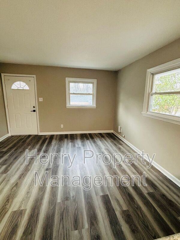 1120 Drew St - Photo 2 of 10