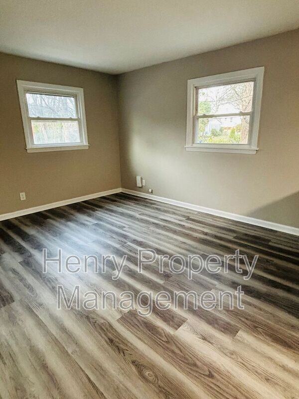 1120 Drew St - Photo 3 of 10