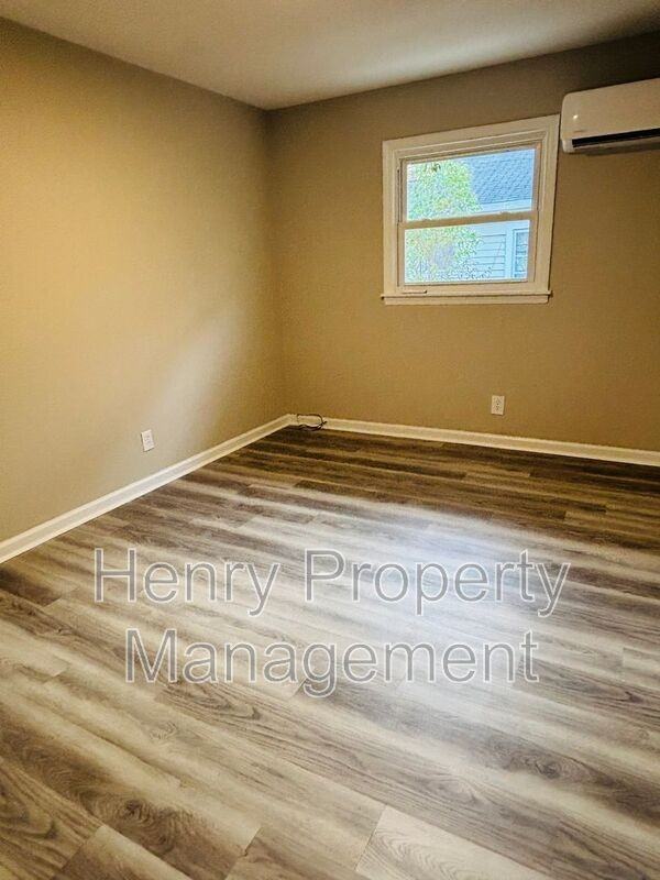 1120 Drew St - Photo 6 of 10