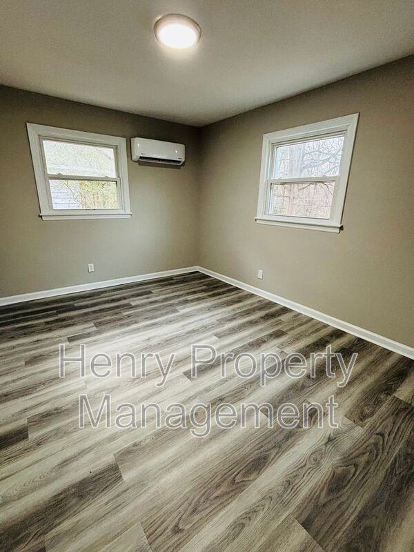 1120 Drew St - Photo 7 of 10