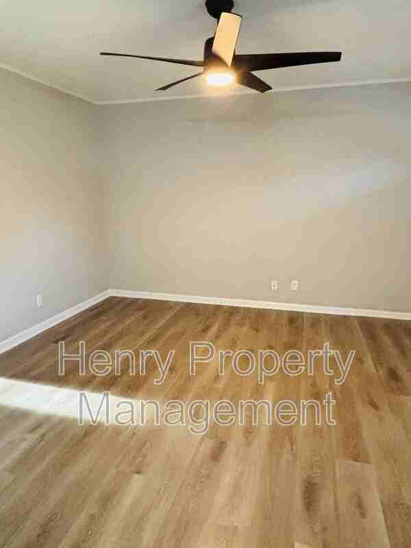 1122 Drew St - Photo 3 of 11