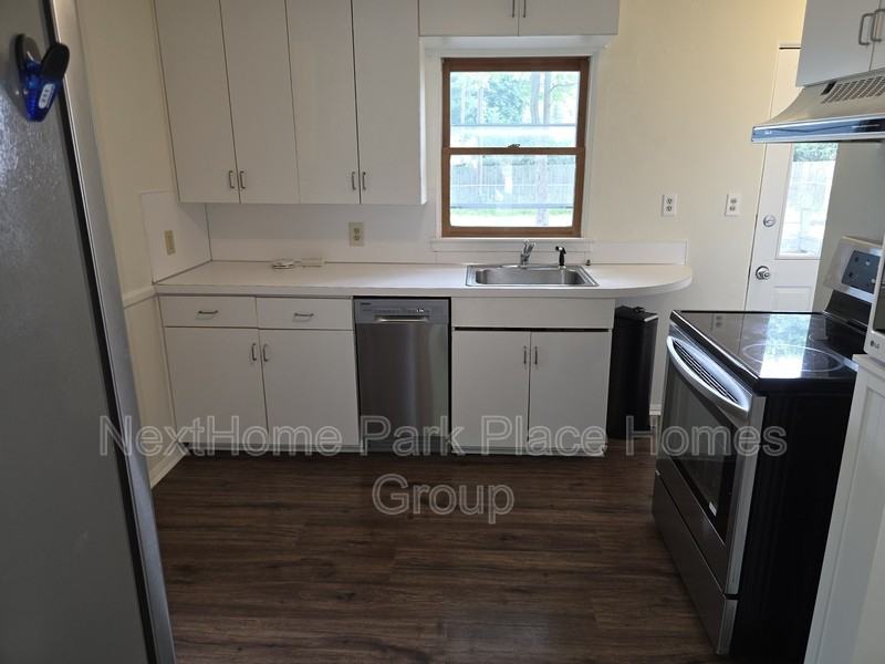 2908 Dartmouth Dr - Photo 2 of 9