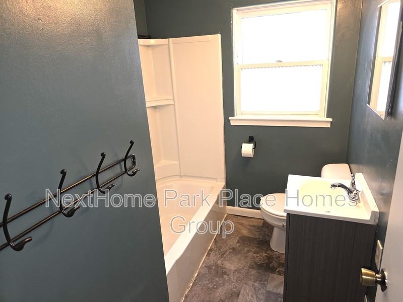 2908 Dartmouth Dr - Photo 4 of 9