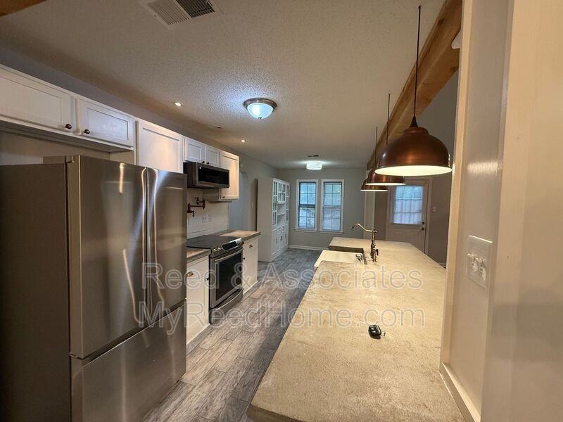 3040 Delvan Cv - Photo 4 of 18