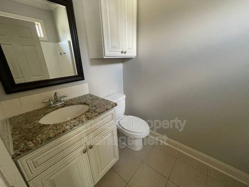 102 Hargrave Dr - Photo 6 of 22