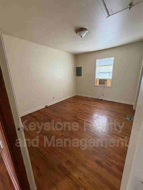 315 Crestview Dr - Photo 3 of 5