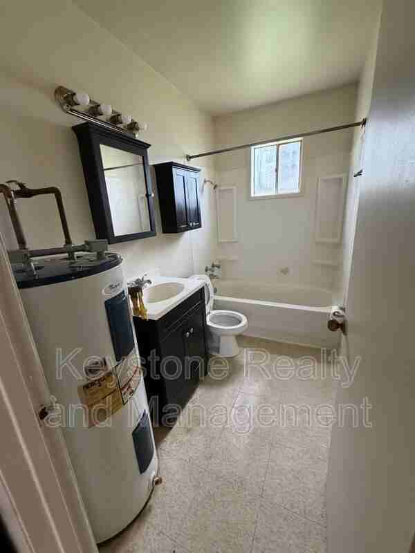 315 Crestview Dr - Photo 4 of 5