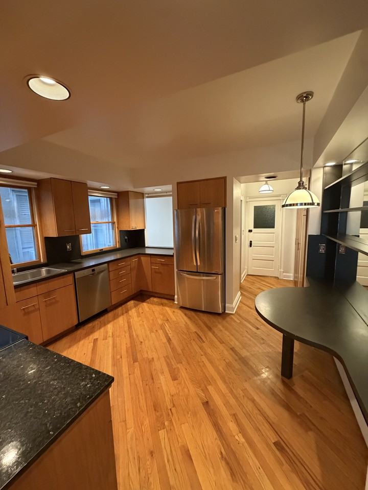 389 Woodlawn Ave #1stFL - Photo 6 of 14