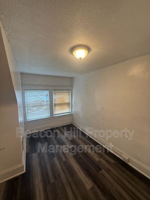 9904 North Blvd - Photo 3 of 13