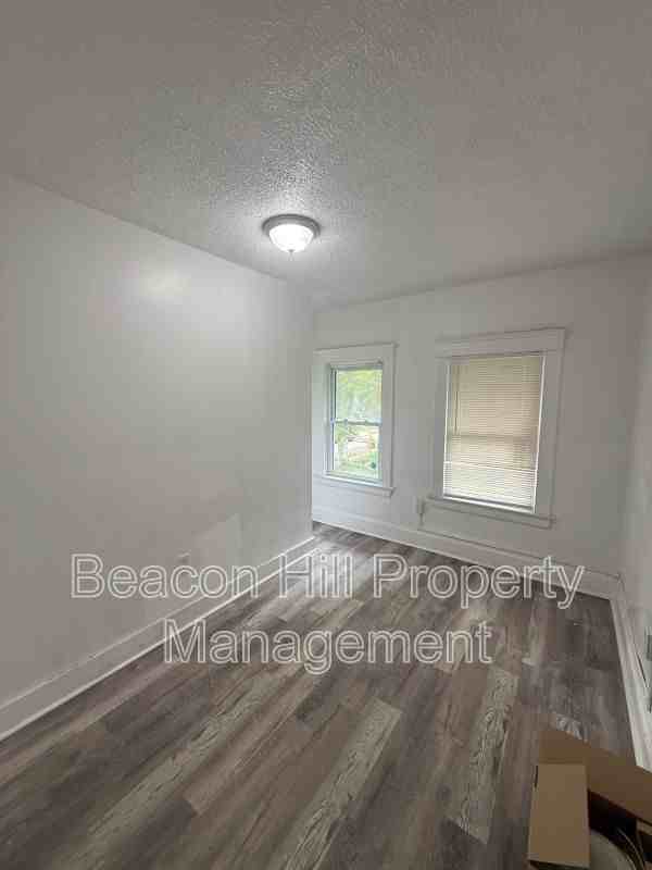 9904 North Blvd - Photo 5 of 13