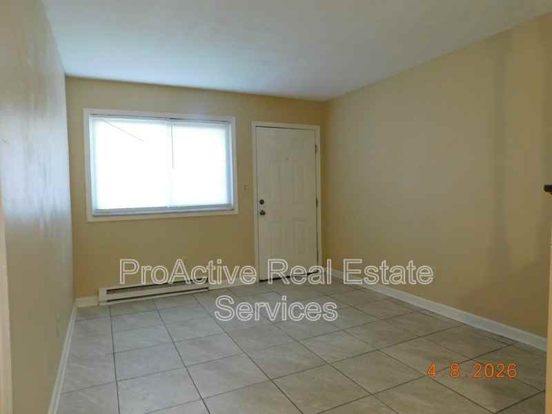 755 Guy Ave - Photo 3 of 13