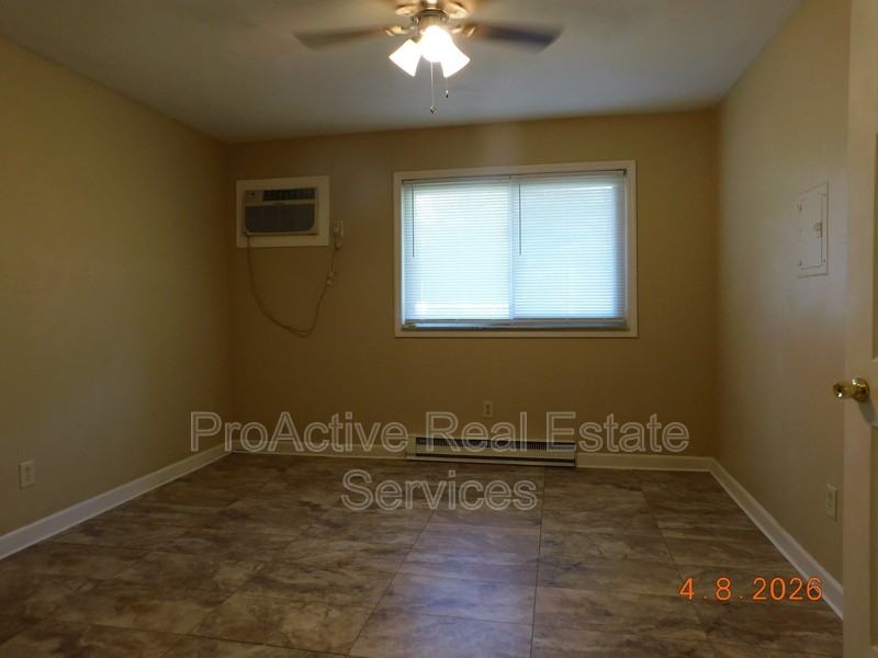 755 Guy Ave - Photo 6 of 13