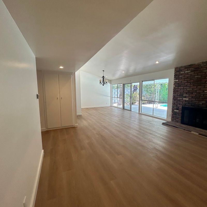 24246 Hatteras St - Photo 4 of 27