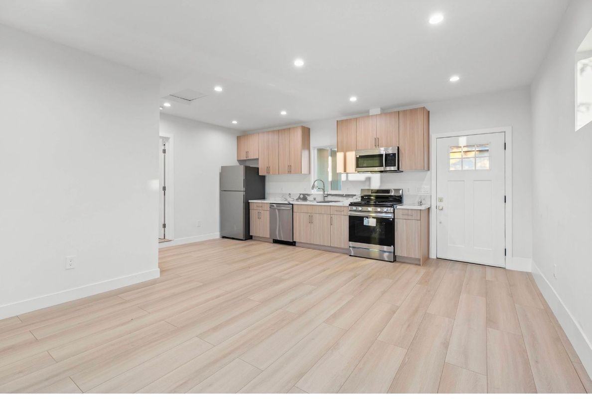 8635 Le Berthon St - Photo 3 of 11