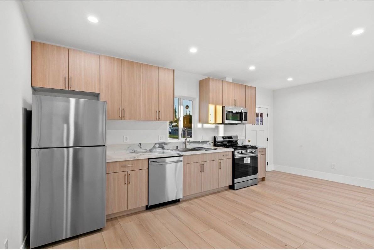 8635 Le Berthon St - Photo 4 of 11